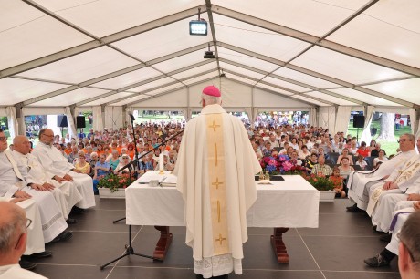 Közösségben ünnepelték pünkösd örömét a XIV. Egyházmegyei Napon a Bregyóban